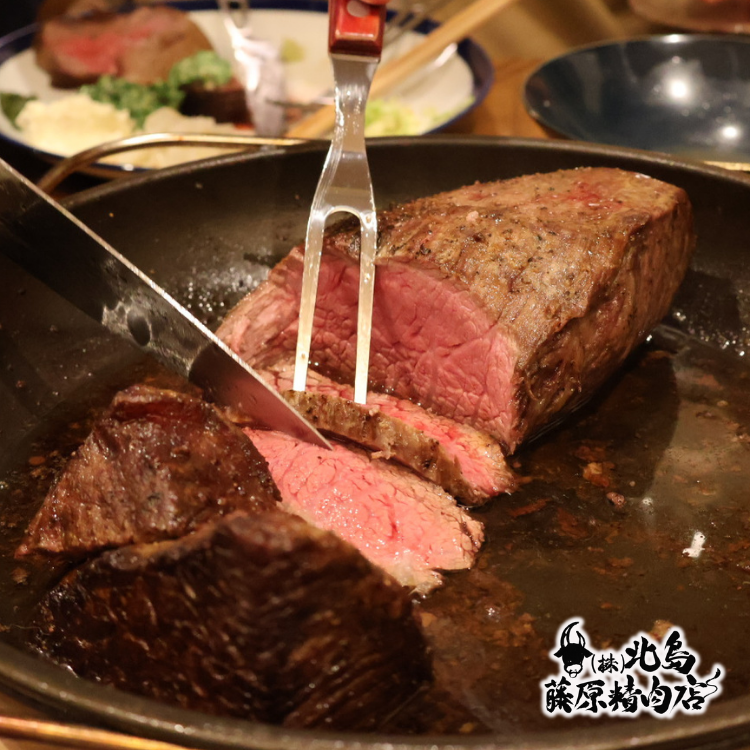 サーロイン400g×3枚の極厚なステーキセット。贅沢なボリュームと上質な旨味を堪能。